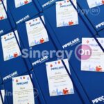 Kit de bienvenida para empleados con artículos personalizados