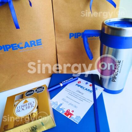 Kit de bienvenida para empleados con artículos personalizados
