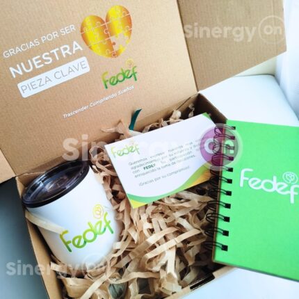 Kit corporativo con artículos personalizados